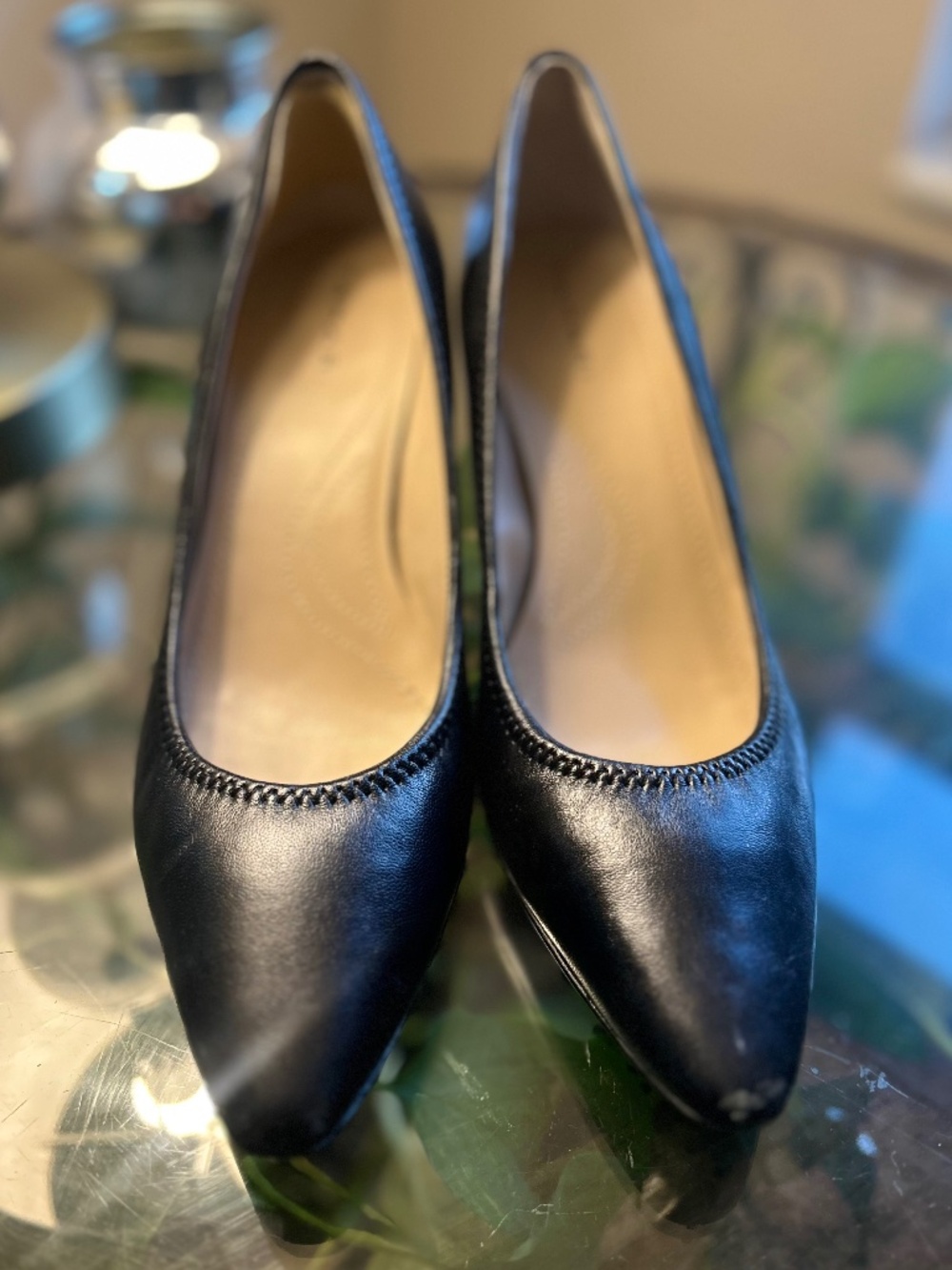 Tahari Black Leather Pumps Women’s 7.5 Pointed Toe Slip On Textured Trim